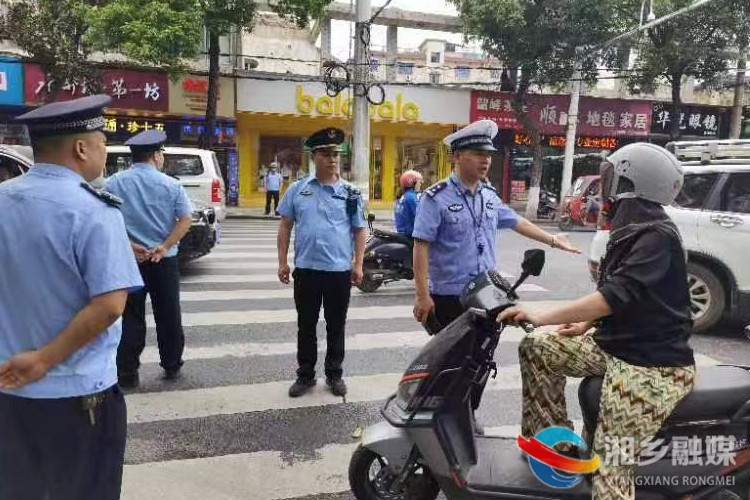 [昆仑桥街道]部门联合开展交通整治 共护道路安全
