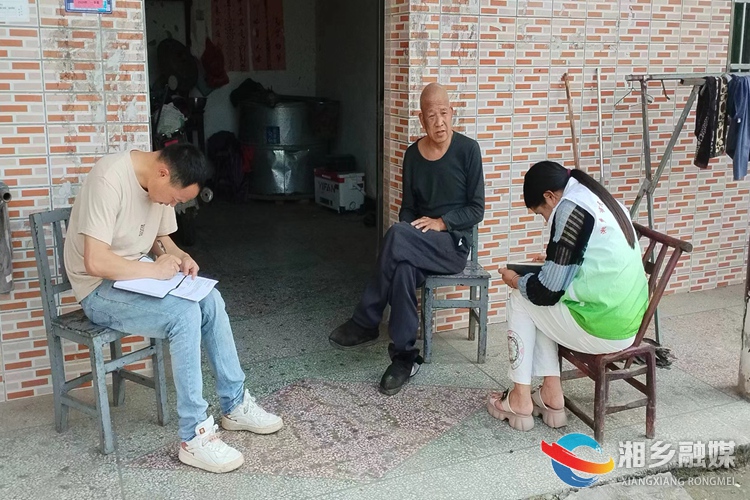 [金薮乡]走访慰问低保户 关怀关爱暖人心