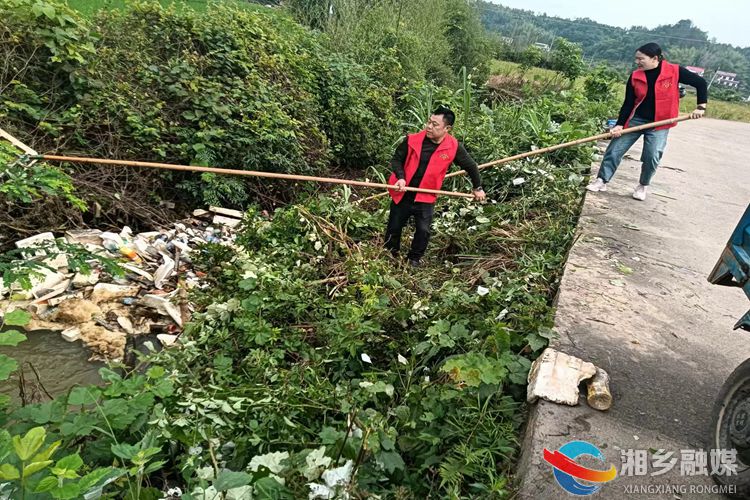 [虞唐镇]清理河道垃圾 守护水清岸绿