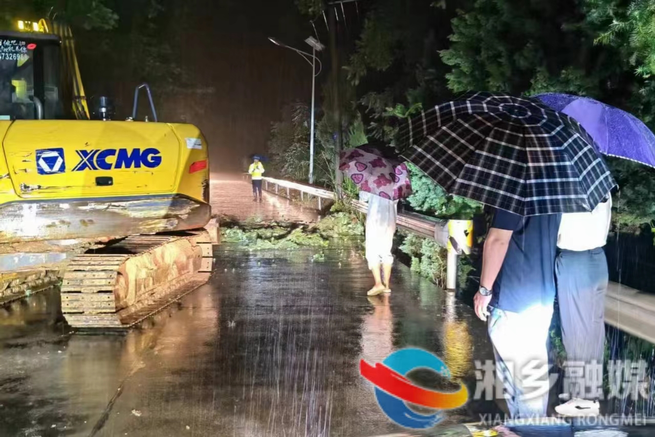 [中沙镇]干部深夜出动 保障群众安全