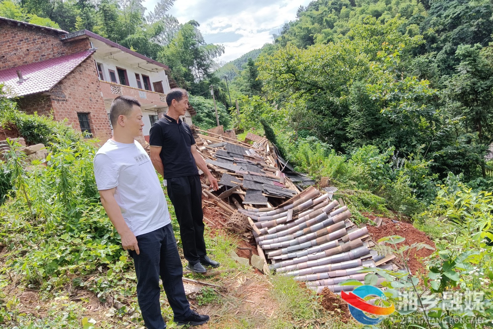 [栗山镇]人大代表勇担当 同心共筑地灾防线