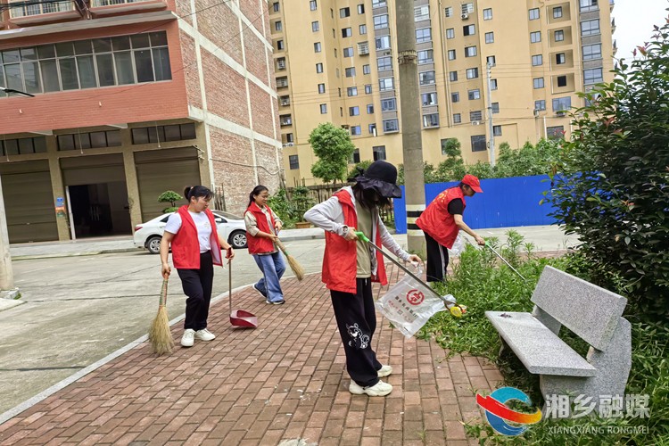 [东山街道]全力以“复”开展汛后环境整治
