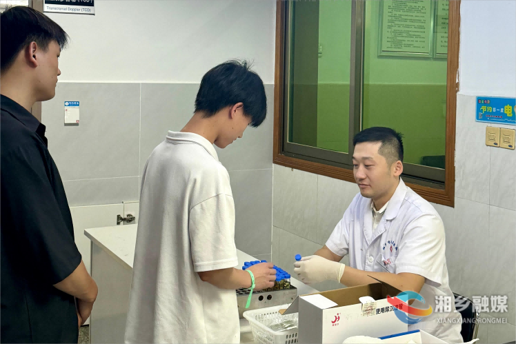 [人民医院]严把征兵体检关 助力青年实现强军梦
