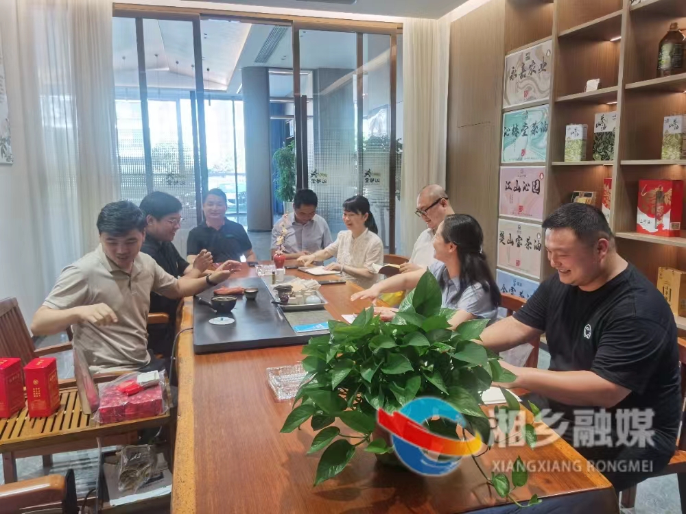 [侨联]暑期谈心凝共识 汇聚侨力促发展