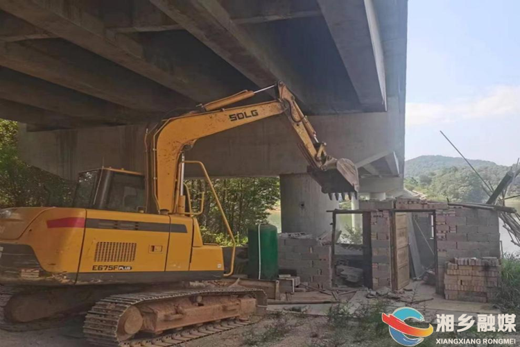 [交通运输局]依法拆除违建 确保出行安全