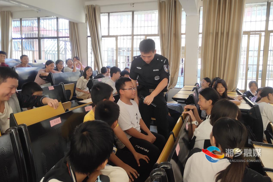 [龙洞镇]安全宣传进校园 护航青春助成长