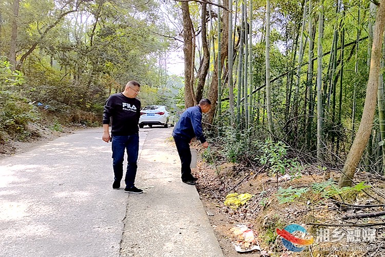 [东山街道]卫生整治常态化   人居环境向“美”而行