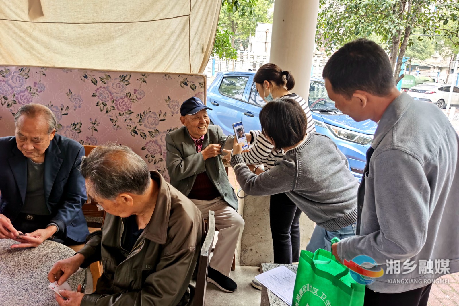 [新湘路街道]关爱老人送健康   志愿服务暖人心