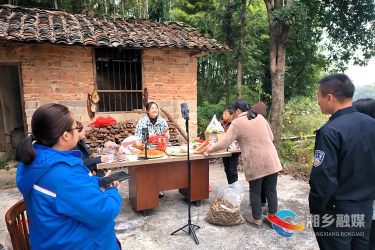 [金薮乡]老农匠腊味加工厂直播销售火热进行