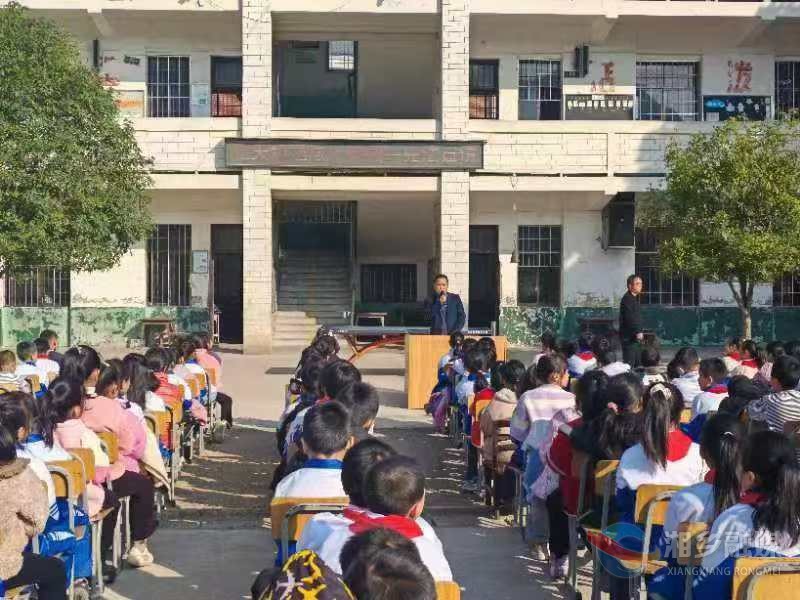 [壶天镇]送法入校园  “护苗”助成长