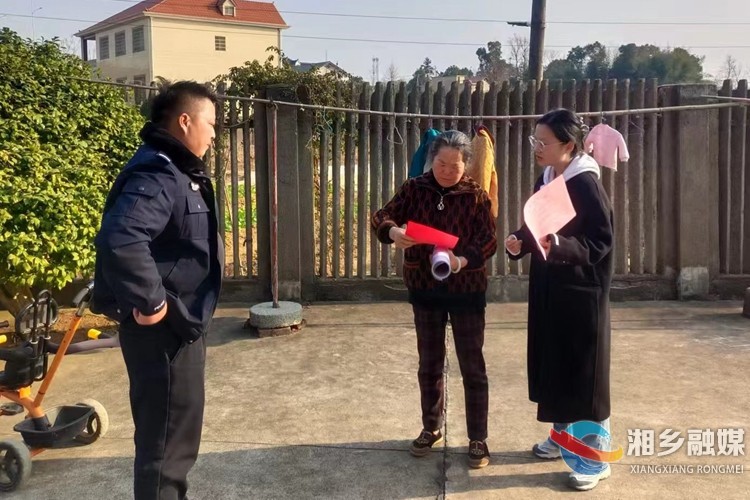 [泉塘镇]敲门入户查隐患 安全知识入万家