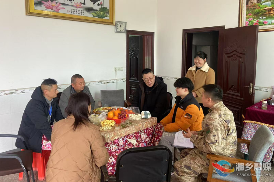 [龙洞镇]严把征兵政审关 确保兵源质量优