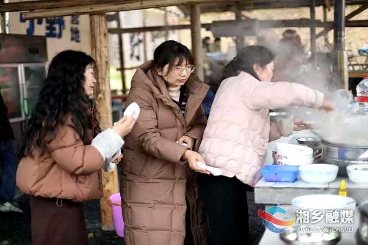 [财政局]开展野炊踏青活动 共庆“三八”妇女节