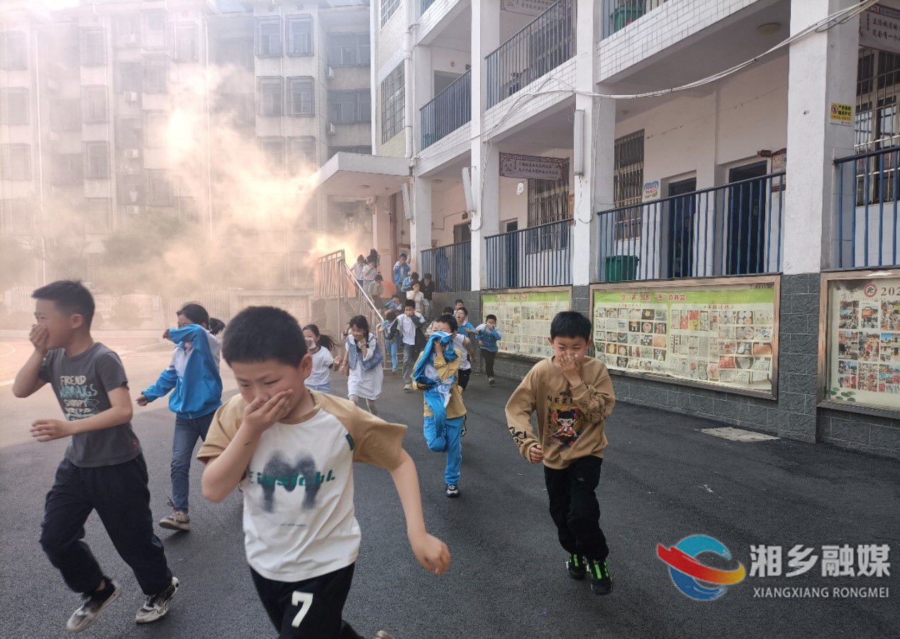 [教育局]向阳学校举办消防安全应急演练
