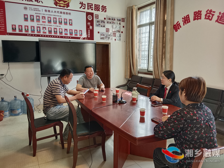 [新湘路街道]人大代表接待日  服务群众“零距离”
