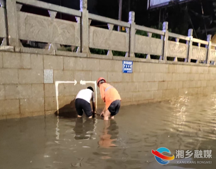 [城管局]暴雨来袭 城管部门24小时值守守护城市安宁