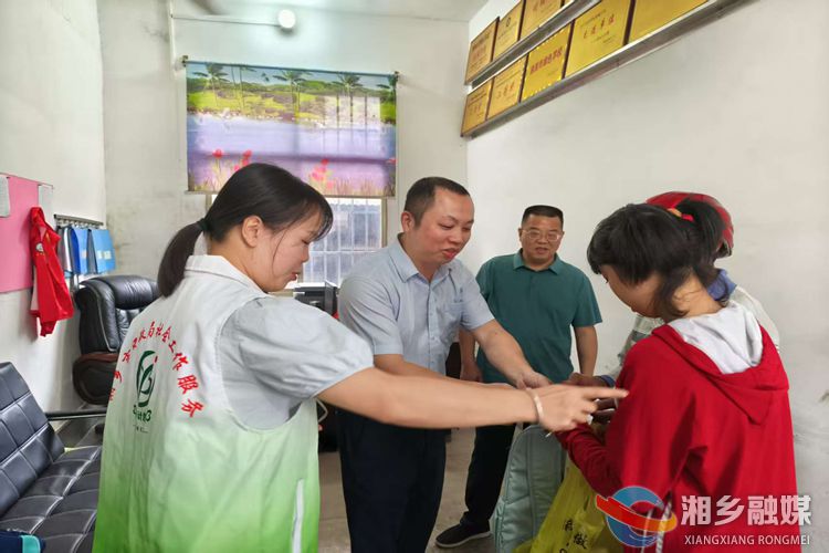 [虞唐镇]开展关爱困境儿童慰问活动