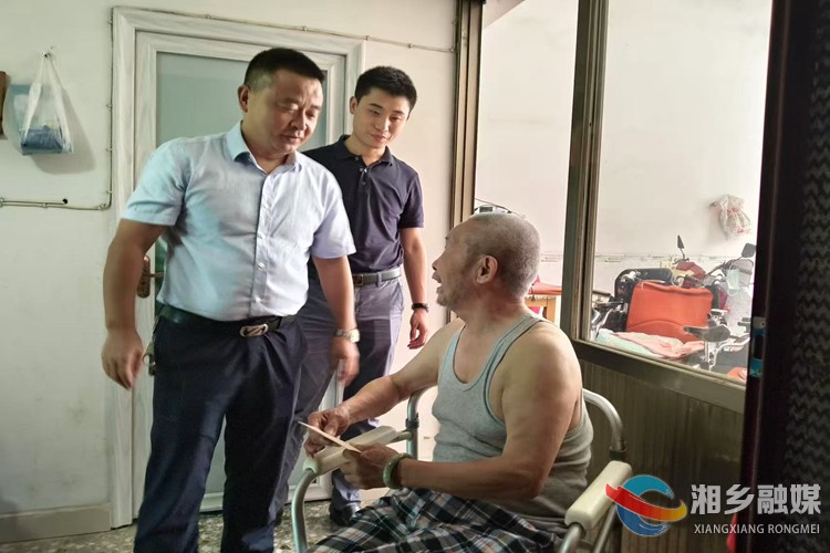 [东山街道]“八一”送关怀  情暖老兵心