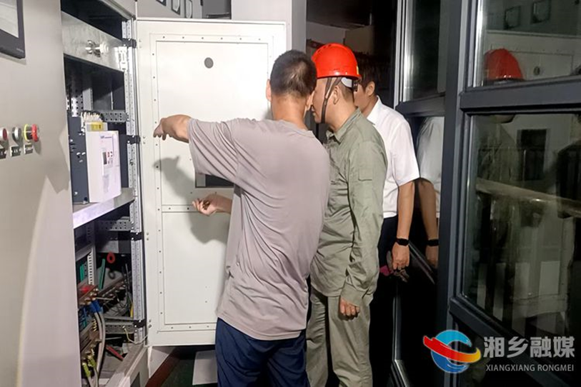 [城管局]供水设施突发故障 连夜抢修守护用水安全