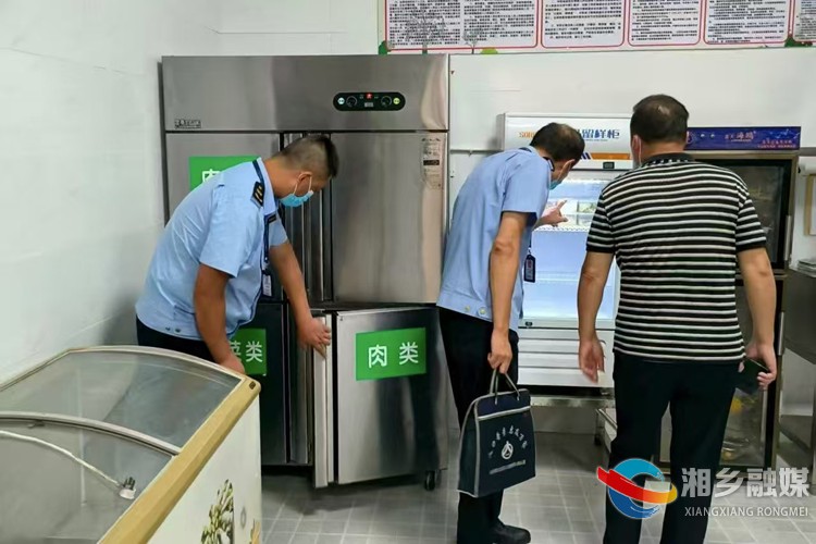 [市场监督管理局]开展食品安全专项检查  护航开学季