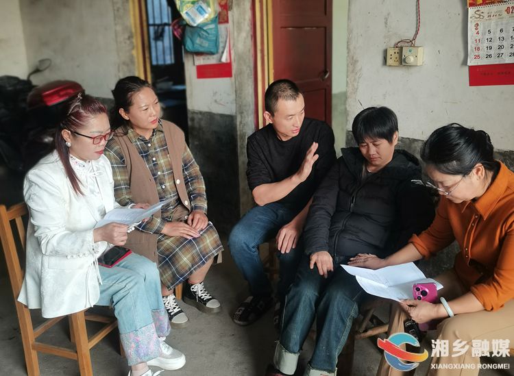 [棋梓镇]“两癌”救助暖人心  真情慰问送关怀