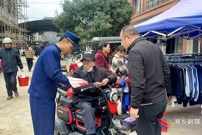 [消防救援大队]消防宣传“进集市” 安全知识“接地气”