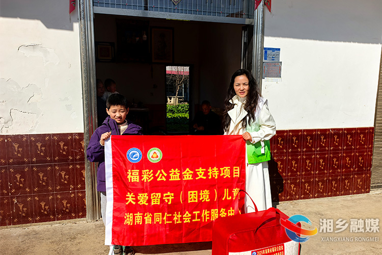 [望春门街道]心手相牵 让爱同行