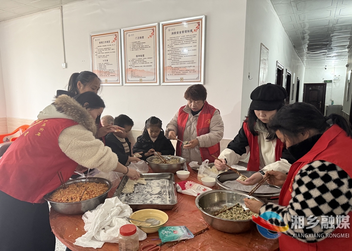 [白田镇]冬至饺子香 情暖老人心