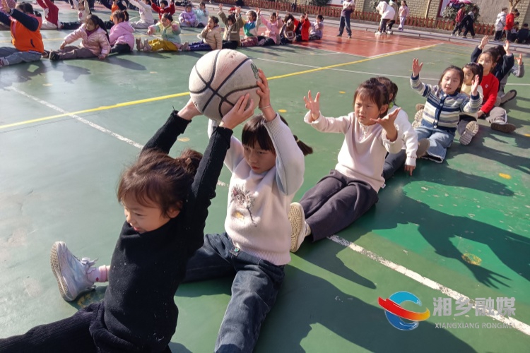 [教育局]趣味运动会点燃校园活力