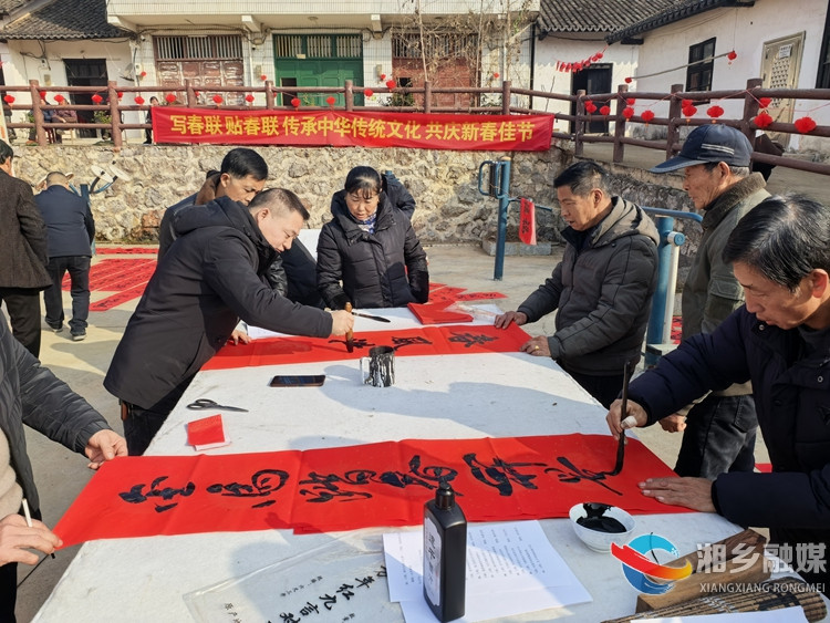 [壶天镇]翰墨飘香迎新春   文化惠民暖人心