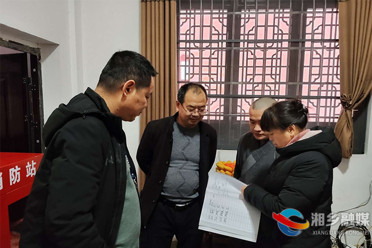 [望春门街道]人大代表护航守平安 节前安全检查不松懈