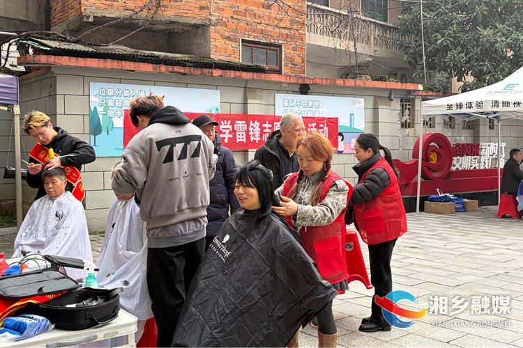 [昆仑桥街道]学雷锋践初心 文明服务暖民心