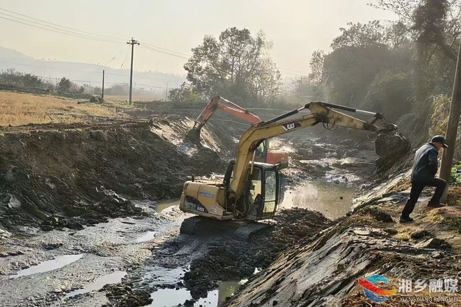 [龙洞镇]兴修水利正当时 助力春耕保丰收