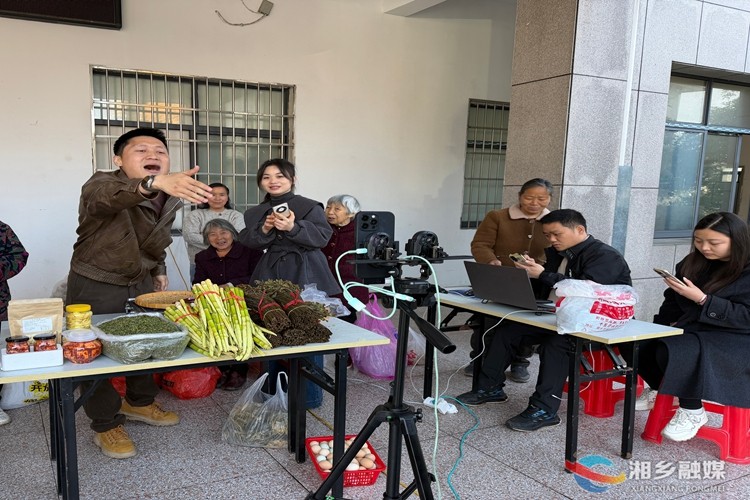 [梅桥镇]“一村一品一主播” 赋能梅桥土特产