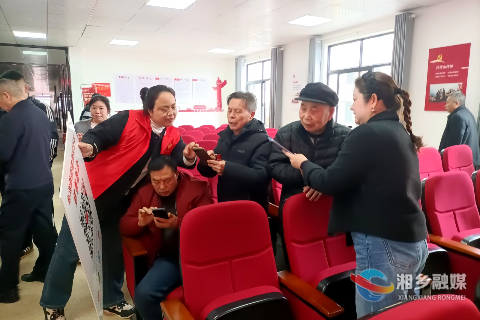 [新湘路街道]退役老兵齐聚 点点微光照亮希望