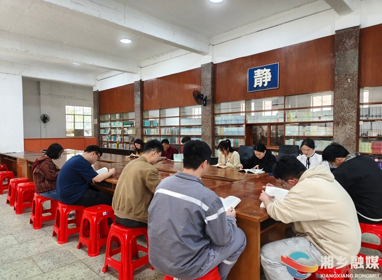 [棋梓镇] 书香润乡野  阅读促振兴
