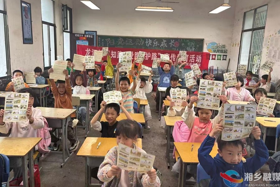 [龙洞镇] 开展爱路护路宣传 筑牢安全防线