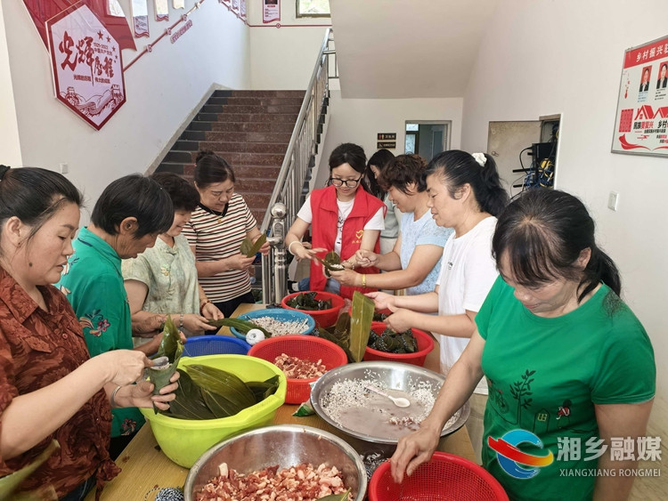 [壶天镇]浓情端午粽飘香 邻里欢聚暖人心