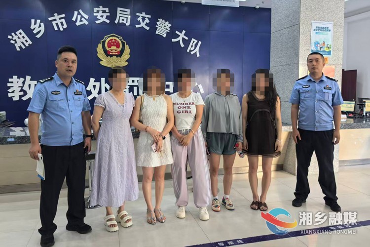 [公安局]5名女子为博流量在马路中央拍视频被处罚