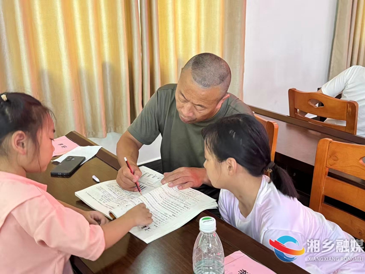 [壶天镇]本土英才归乡授课 公益课堂点亮缤纷暑期