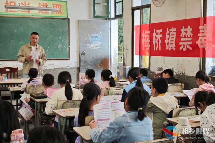 [梅桥镇]法治宣传进校园 平安护航开学季