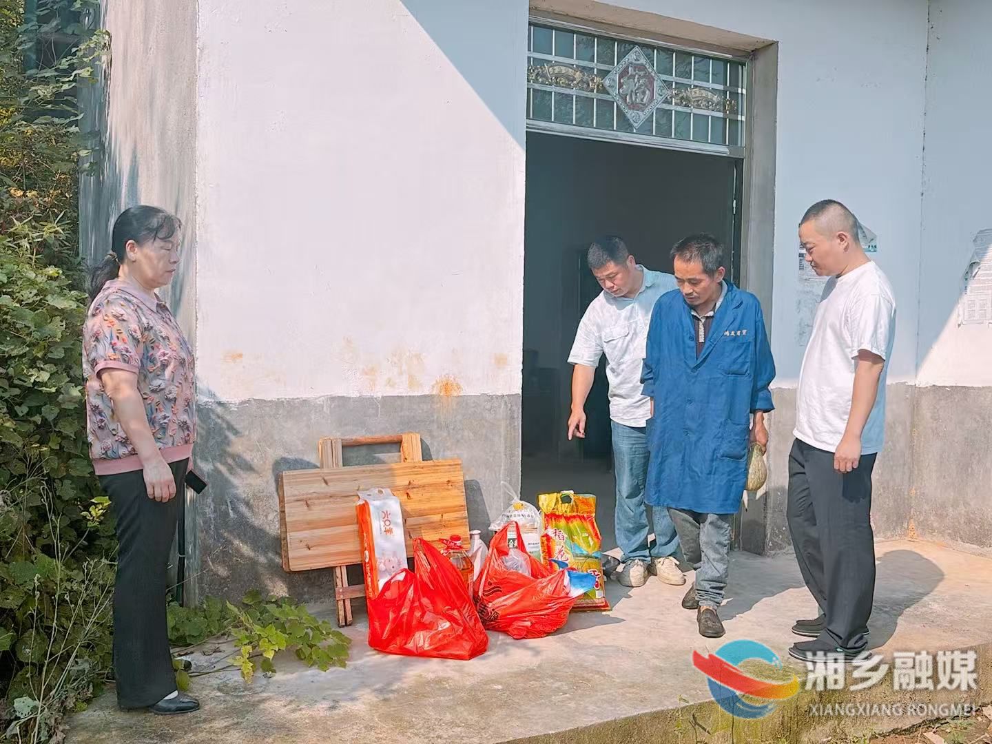 [泉塘镇]用爱为困难群众“撑伞”