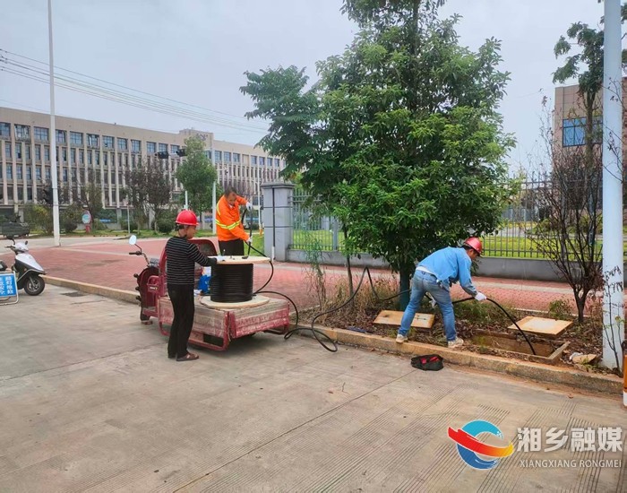 路灯亮了，心也暖了  ——湘乡市政“穿针引线”点亮企业出行路