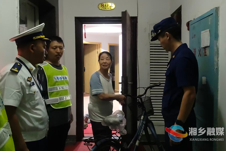 [消防救援局]防消联勤查隐患 敲门入户送安全