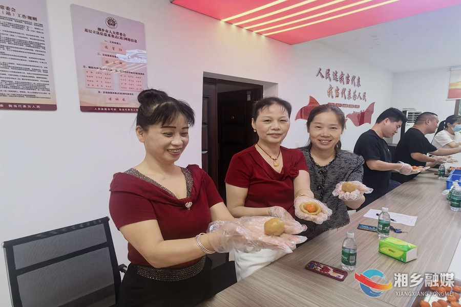 [东山街道]情暖中秋 城东社区手工月饼DIY活动