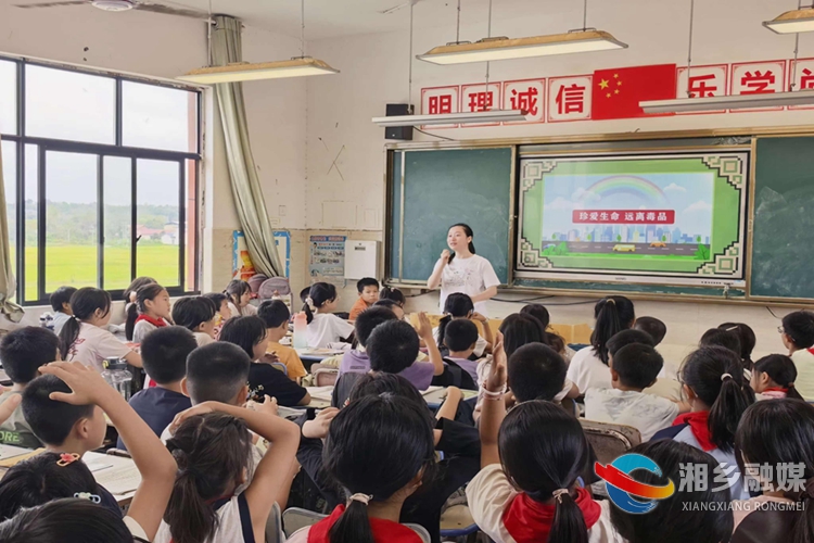 [潭市镇]利剑护蕾筑防线 禁毒宣传进校园