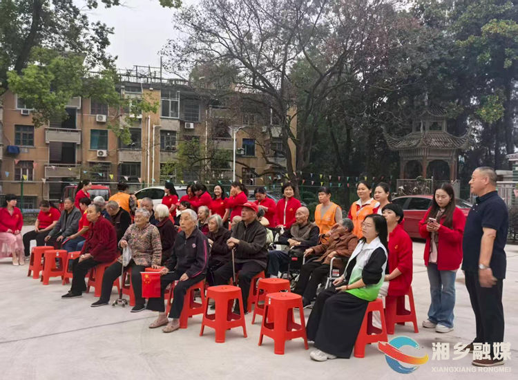 [棋梓镇]巾帼献爱心 敬老暖人心