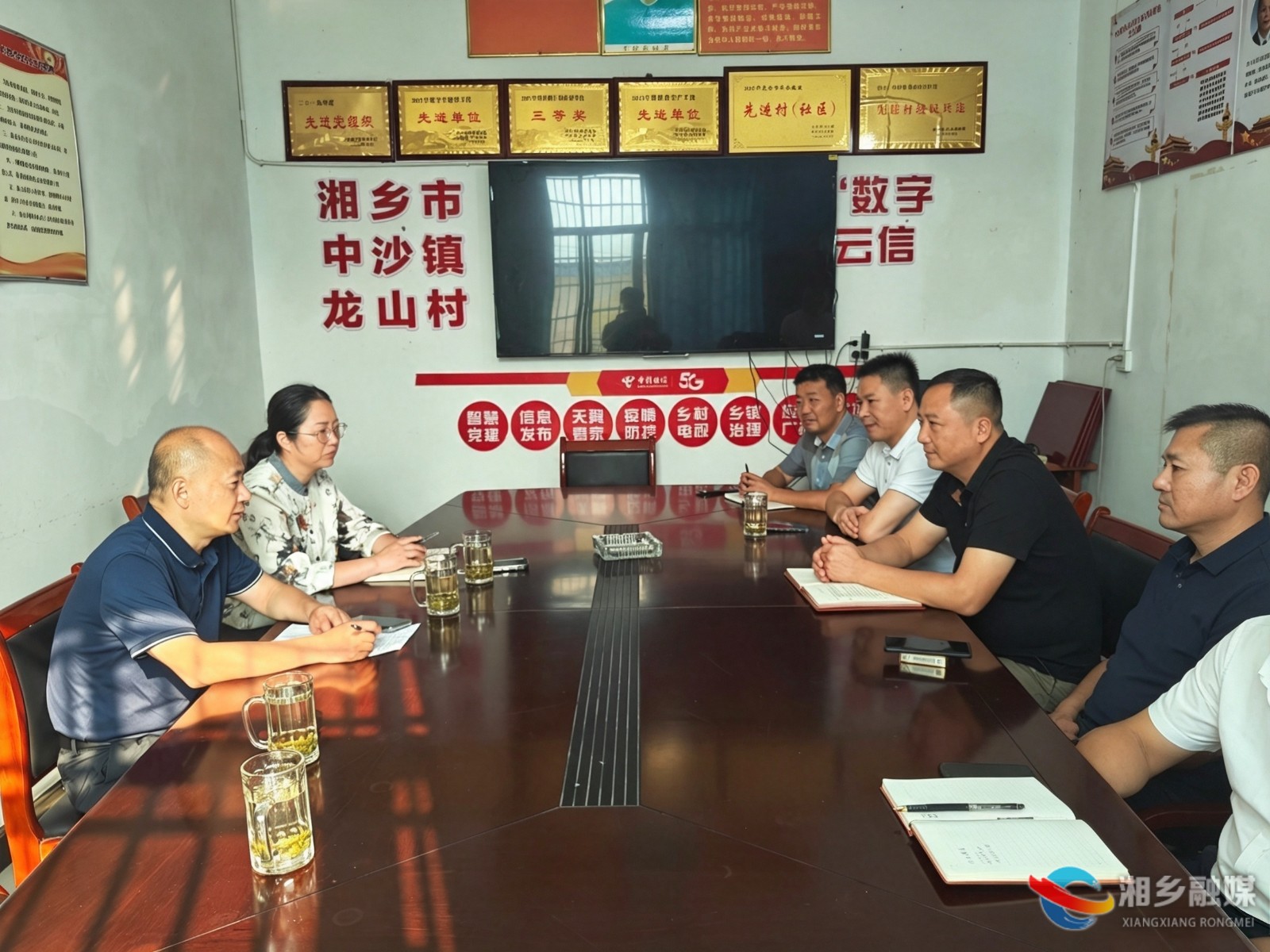 [人社局]下沉村委摸实情 三听三问促振兴