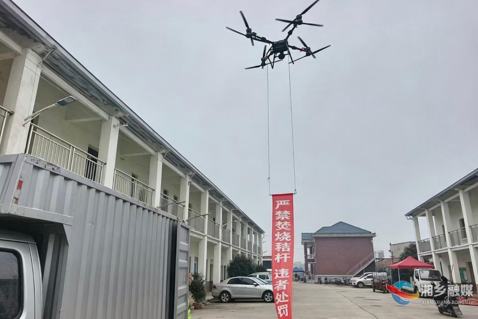 [东山街道]空中喊话入田头 禁烧防线筑心头